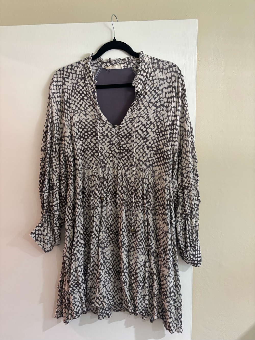 By Together Black & White Abstract Print Long Sleeve V-Neck Tunic Dress